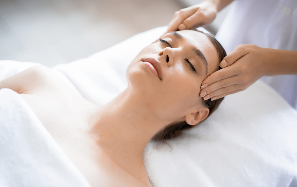 フェイシャルエステ施術イメージ